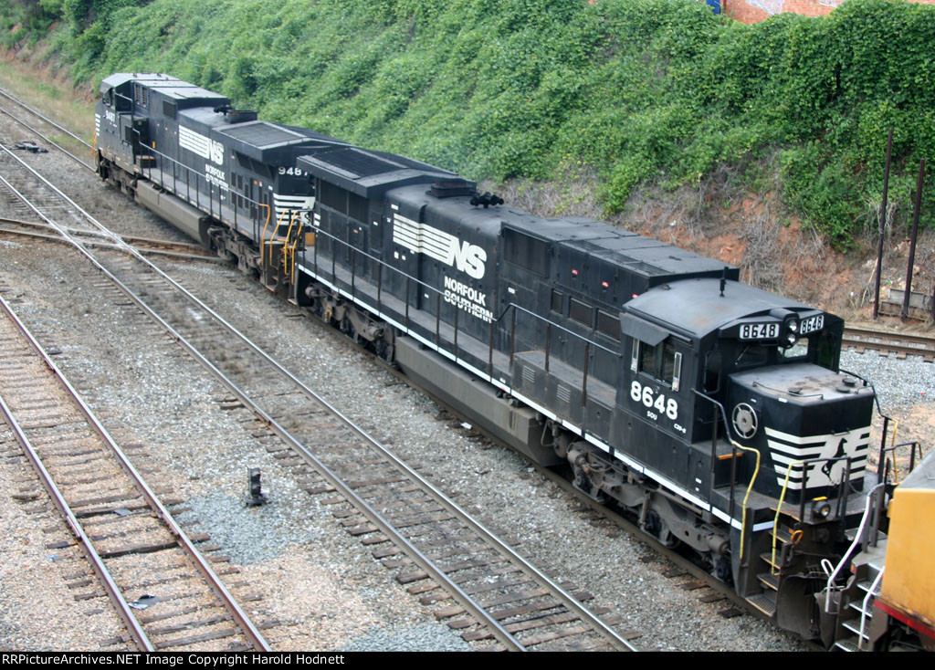 NS 8648 & 9487 cross Boylan Junction